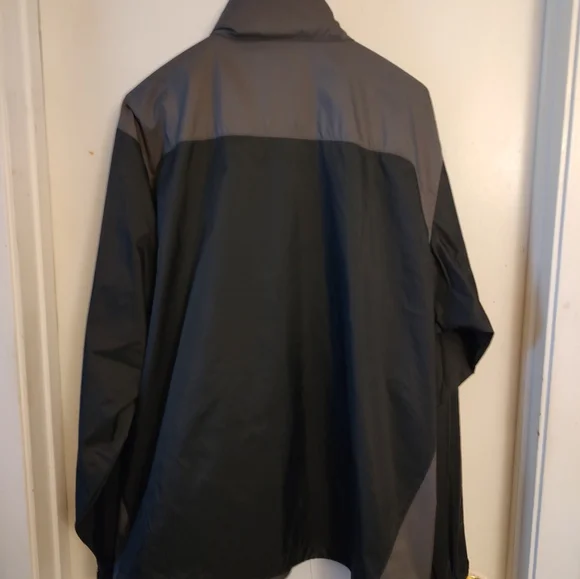 Columbia windbreaker with hood. Size XL - Picture 6 of 10